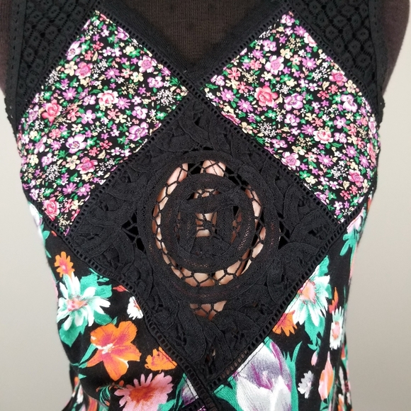 NWT Umgee flowy floral lace cutout sleeveless top - Picture 5 of 13